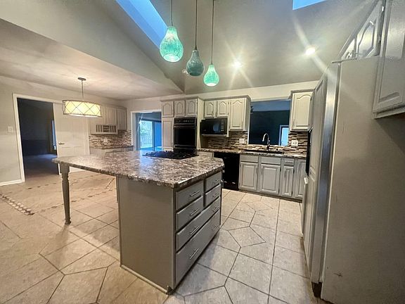3rd image of 9540 Wildwood Dr