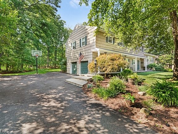 2nd image of 50 Meadowbrook Rd