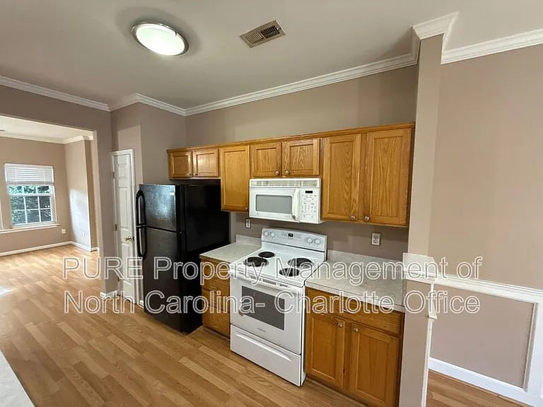 17811 Delmas Dr — Photo 10