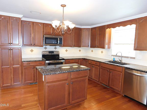 2nd image of 10392 S Nash St