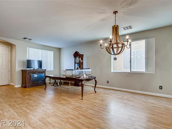 5th image of 4063 Perfect Lure St