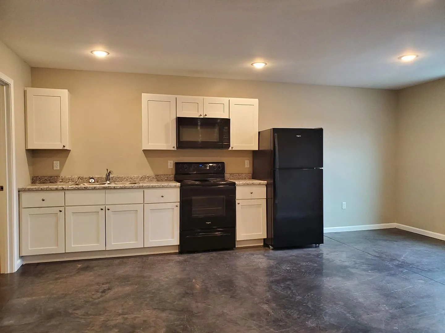 3 bedroom 1 bath House near Fruiland, MO — Photo 4
