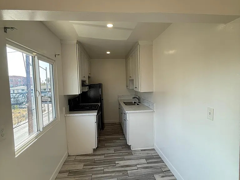 4005 W 1st St #15 — Photo 5