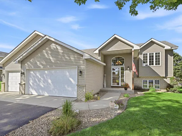 952 S Chestnut St, Belle Plaine, MN 56011