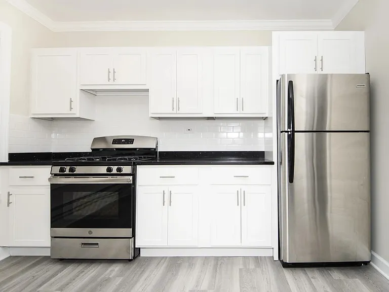 835 W Cornelia Ave — Photo 7