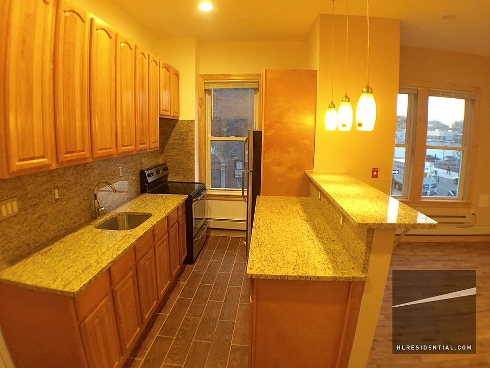 1st image of 3071 29th St APT 3