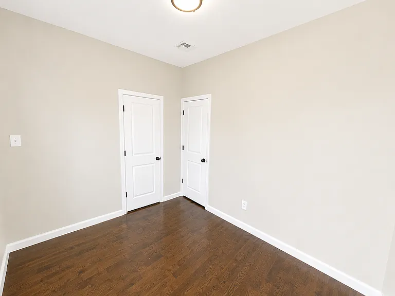 21 Chelsea Ave — Photo 10