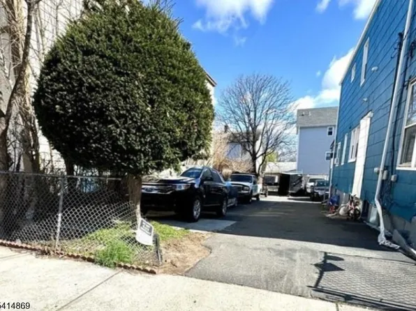 100 Hammond Ave, Passaic City, NJ 07055