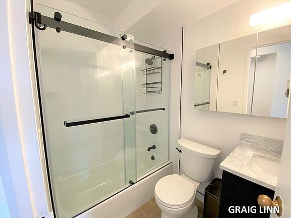 5th image of 393 W 49th St APT 5OO