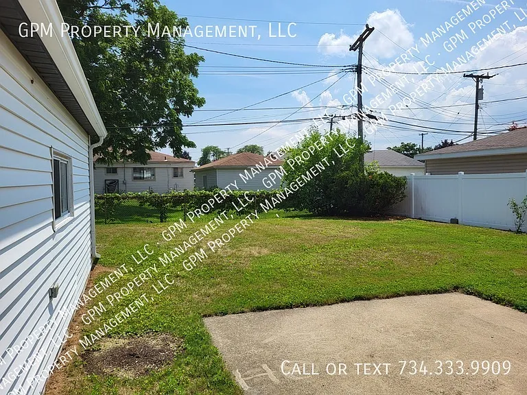 3277 Terry St — Photo 3