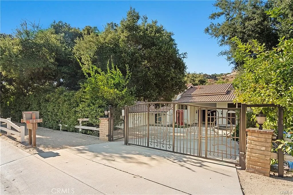 Building Photo - 119 W Bell Canyon Rd