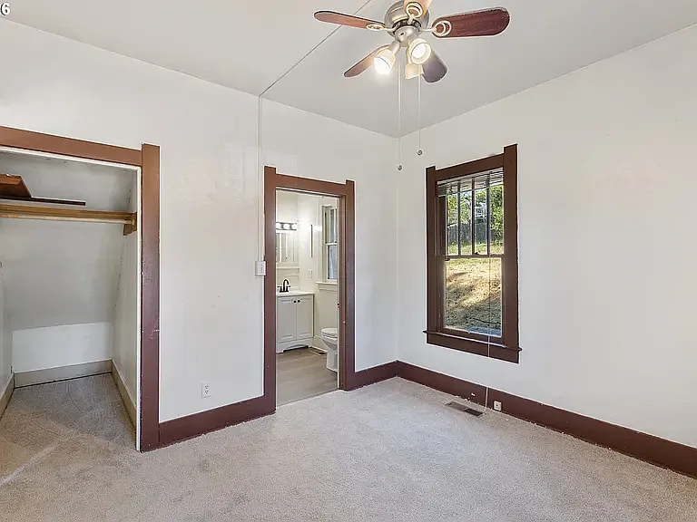 612 N State St — Photo 37