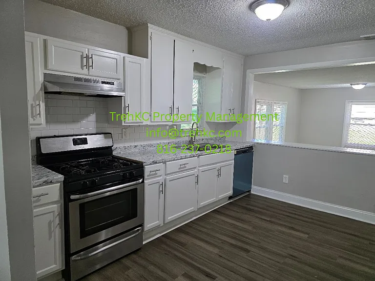 6338 Longwood Ct — Photo 3