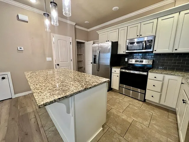 892 W Hughes St — Photo 6