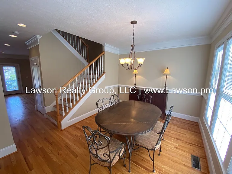 3800 Greenway Dr SW — Photo 6