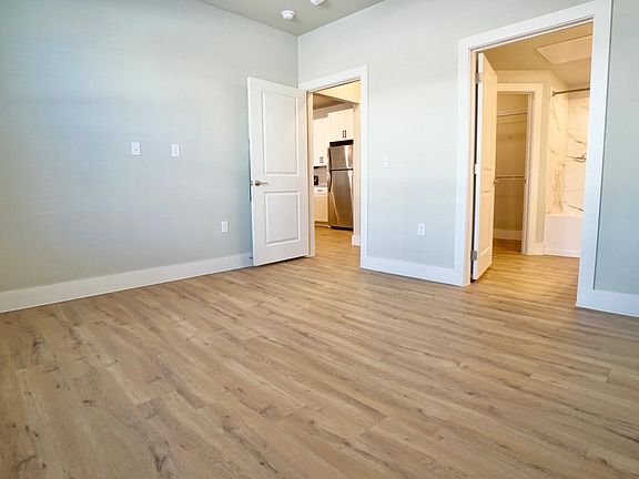 4th image of 230 Rollingwood Dr