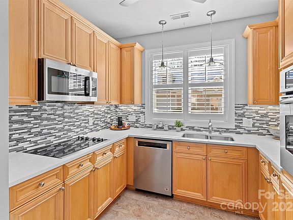 3rd image of 1009 Davant Ln