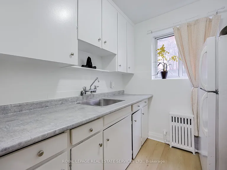 309 The Kingsway #1B — Photo 10