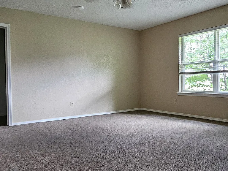 107 Foltz Ln — Photo 10