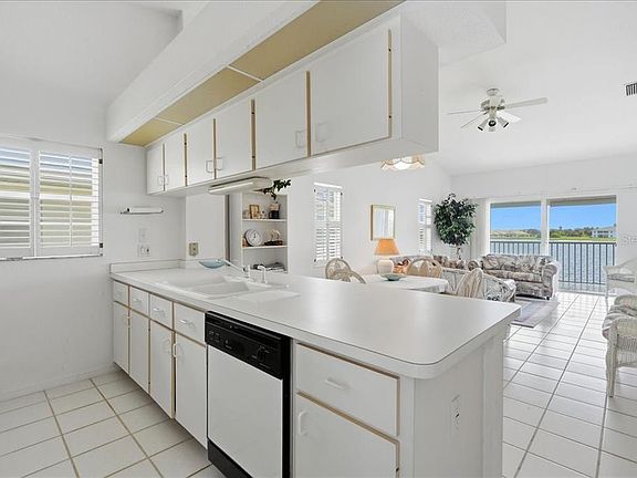5th image of 1512 RIO DE JANEIRO AVENUE #425