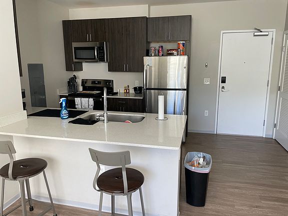 3rd image of 1425 N Dunn St #2101