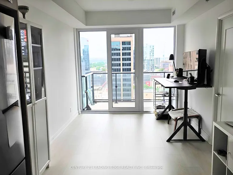 75 James St S #1303 — Photo 3