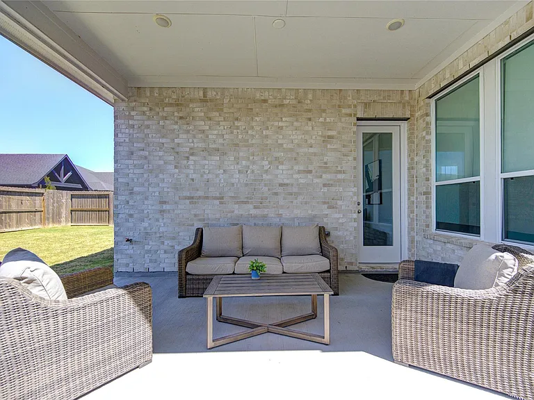 4110 Sherman Oak Ln — Photo 5