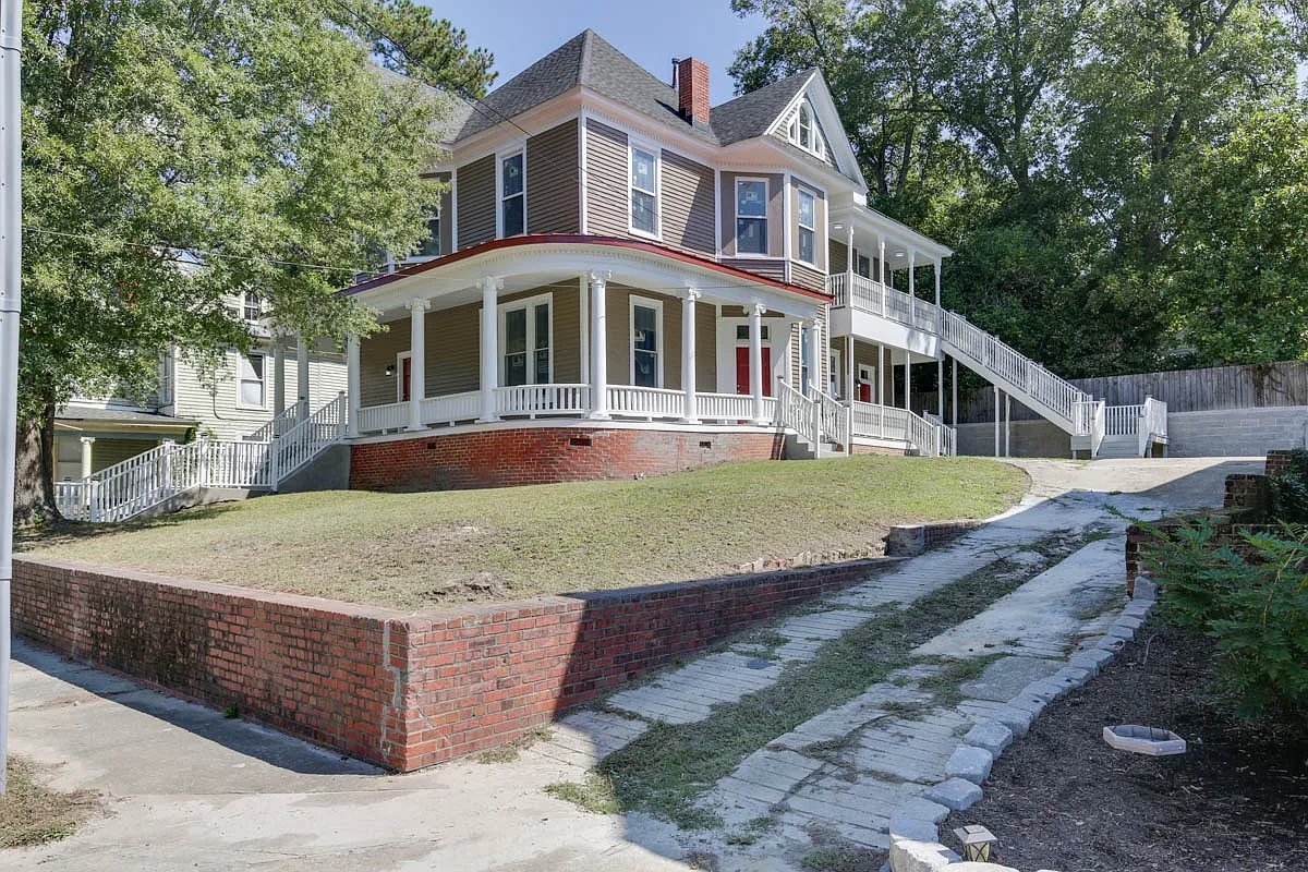 Clay St — Photo 1