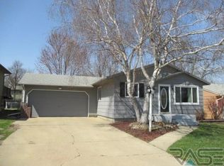 1105 S Clover Ave, Sioux Falls, SD 57110