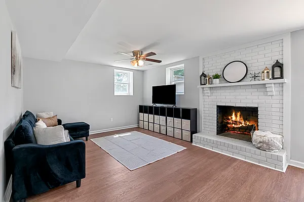 4 bed, 2100 sqft, $2,599 — Photo 3
