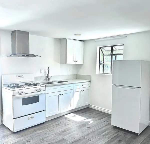 101 S Cordova St #7 — Photo 8