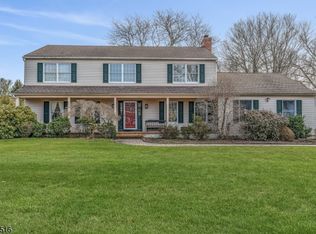 9 Stacy Dr, Belle Mead, NJ 08502