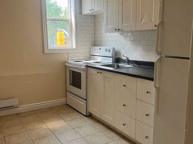 788 Eglinton Ave E #1 — Photo 2