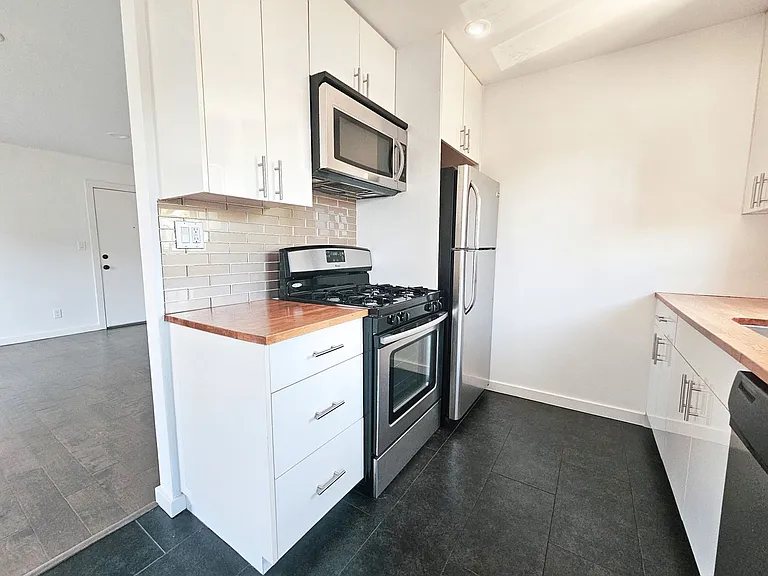 1940 Preston Ave #102A — Photo 11