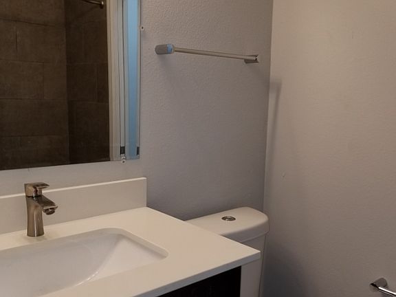 5th image of 503 W Kings Hwy #201