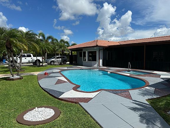 4th image of 17100 SW 274th St