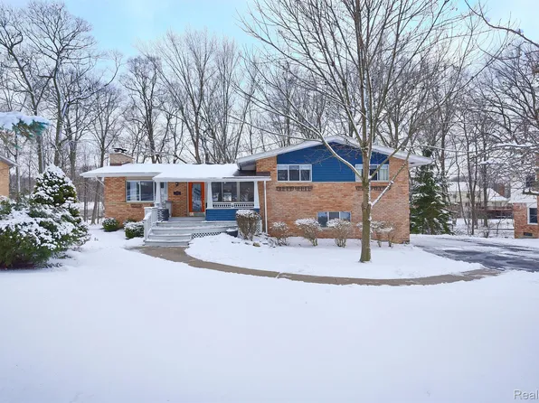 416 Orchardale Dr, Rochester Hills, MI 48309