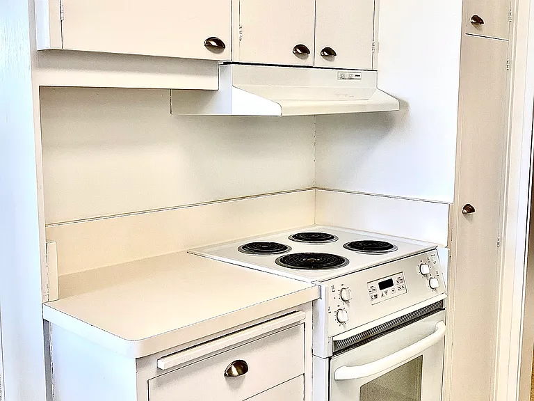 Apt #304 kitchen