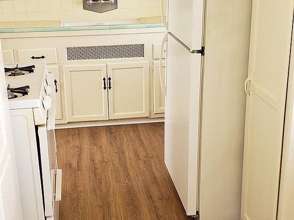 Full sized fridge oven & stove