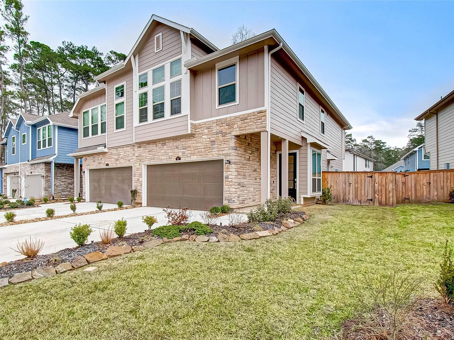 3 bed, 2.5 bath, 1912 sqft, $2,100 — Photo 3