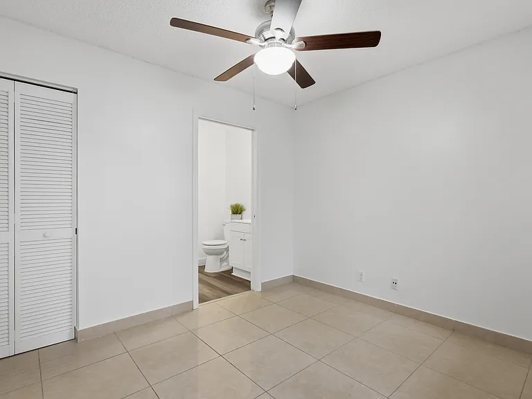 11697 SW 19th St — Photo 30