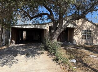 909 E 1st St, Alice, TX 78332