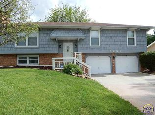 3251 SW Arrowhead Rd, Topeka, KS 66614
