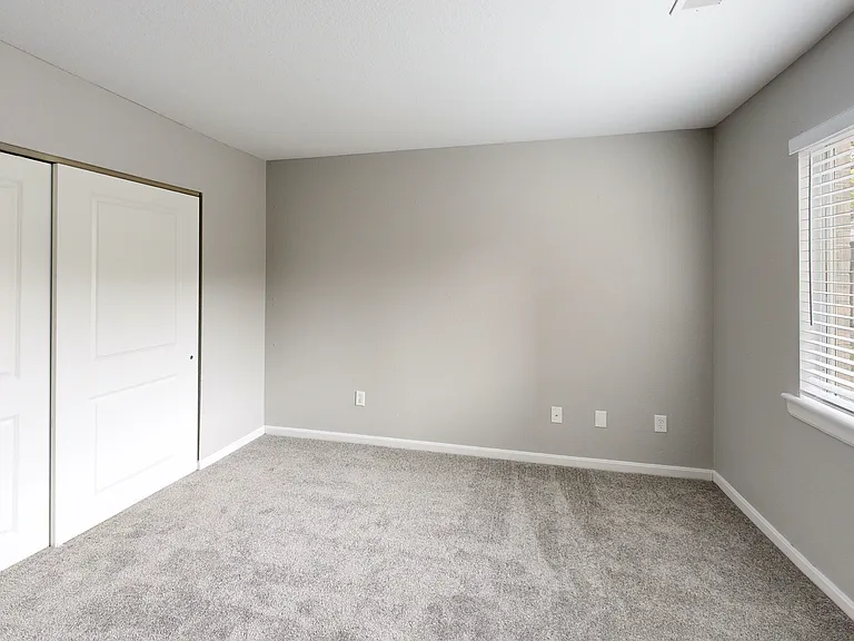 Lyons Gate Apartments — Photo 45