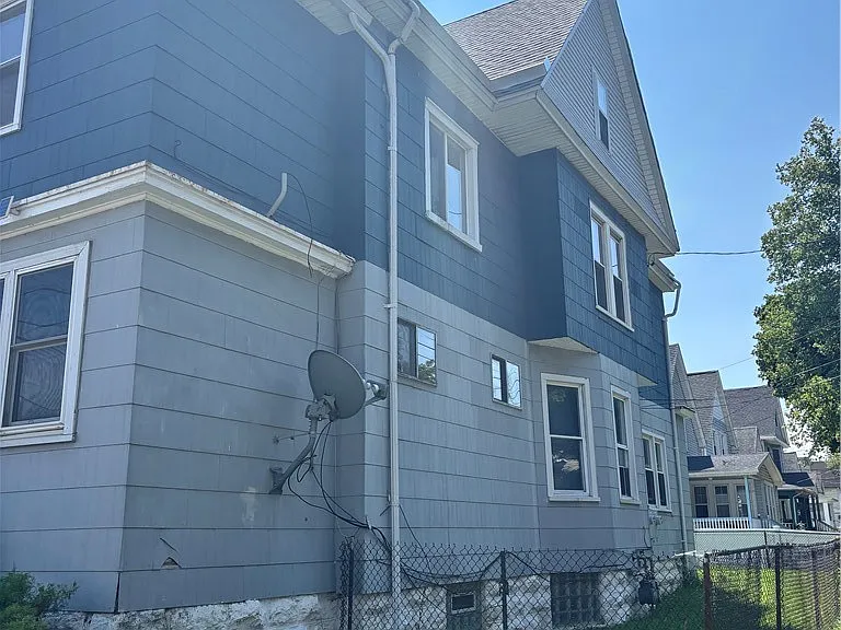 215 Ludington St #2 — Photo 3