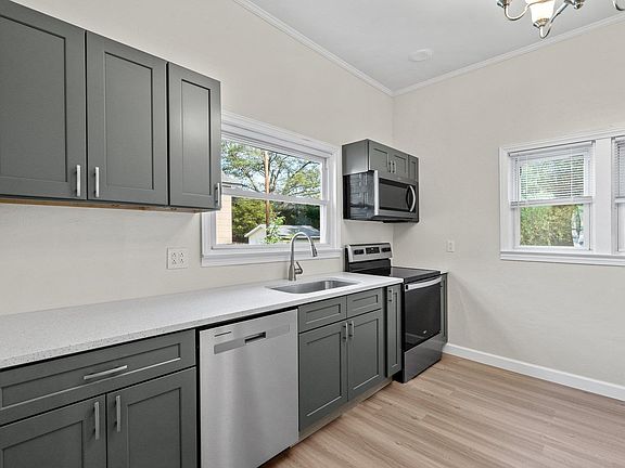4th image of 26 Hale St