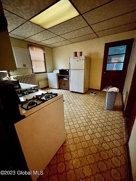 3rd image of 1233 6th Avenue