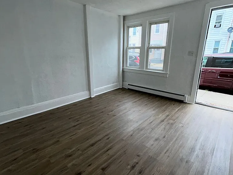 225 Home Ave — Photo 5