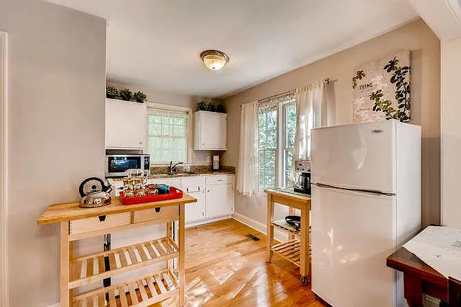 203 E Davis St #B — Photo 4