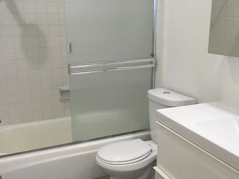 311 Montana Ave #204 — Photo 5